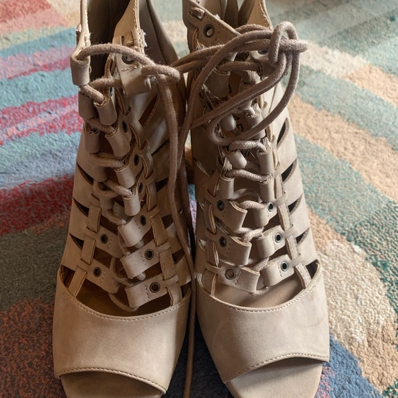 Lace up tan shoes - Picture 1 of 4